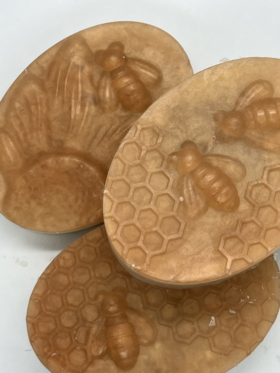 gentlenbare's tweet photo. 🚨 NEW PRODUCT ALERT 🚨
Introducing: Our Vanilla Honey Comb + Oats Body Bar! Look how beautiful 😍 

@gnbselfcare 

https://t.co/e7ImpcZQ65

#BlackOwnedBusiness #soap #handmadesoap #honeysoap #oatmealsoap #art https://t.co/N440XYf4ol