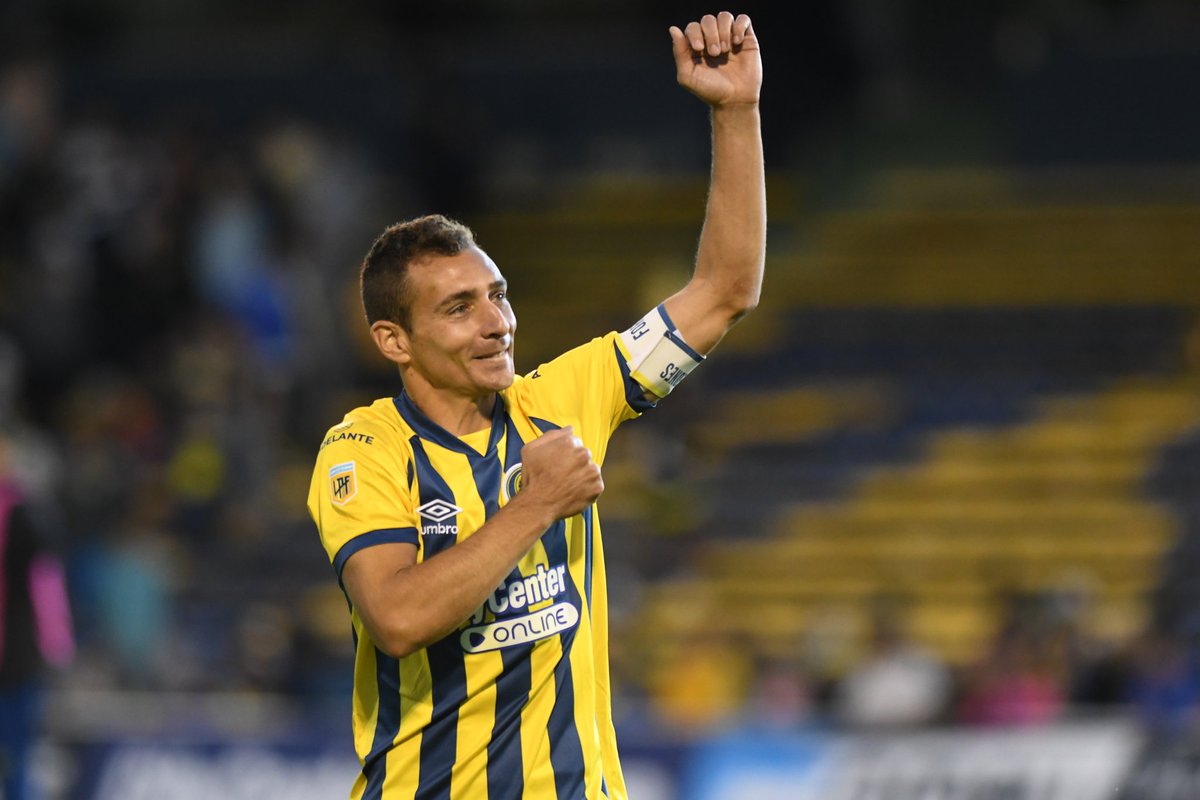 RosarioCentral's tweet photo. 🇺🇦🤩 ¡TE AMAMOS PARA SIEMPRE GOLEADOR! https://t.co/F58whAlHA0
