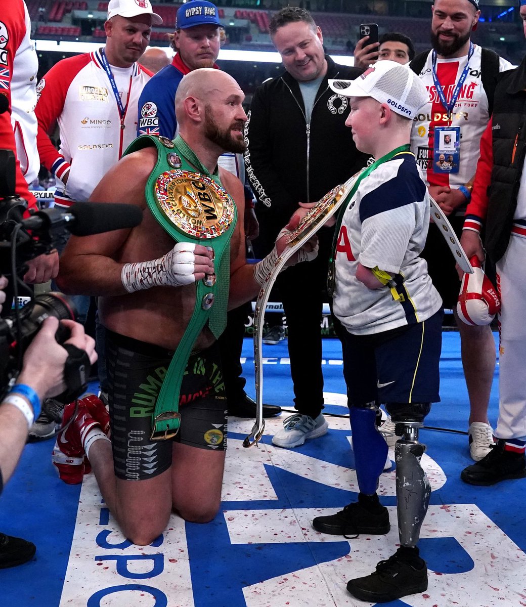 After the ring walks, the introductions and anthem then all the action in the ring and the roar of the crowd at a Heavyweight Title fight ending in a spectacular KO..we all get a beautiful moment like this from The Gypsy King!
Pass me the Kleenex!