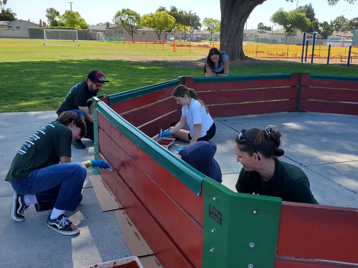 Love Fullerton volunteers <a href="/LoveFullerton/">L❤️VE FULLERTON</a>