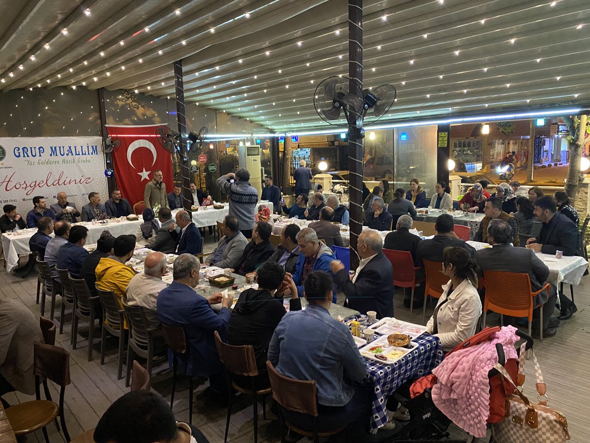 KSurekli's tweet photo. Bu gece sahur soframız Ödemiş’te…

Vatandaşlarımızla ve teşkilat mensuplarmızla sahur programında buluştuk.

Ramazan-ı Şerif paylaşmanın tadına varmak, muhabbeti artırmak ve yenilenmek için eşsiz bir zenginlik ...
#Ramazan  #Sahur  #Ödemiş https://t.co/fP8zfOKgxH
