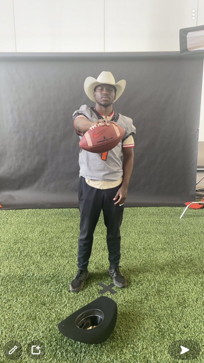 RavianLarry's tweet photo. Had great time today @CowboyFB got to experience a lot of new things! @JohnWozniak2 @seancooper_C4 @ParkerThune @Josh_Scoop https://t.co/bhpdLGVy8y