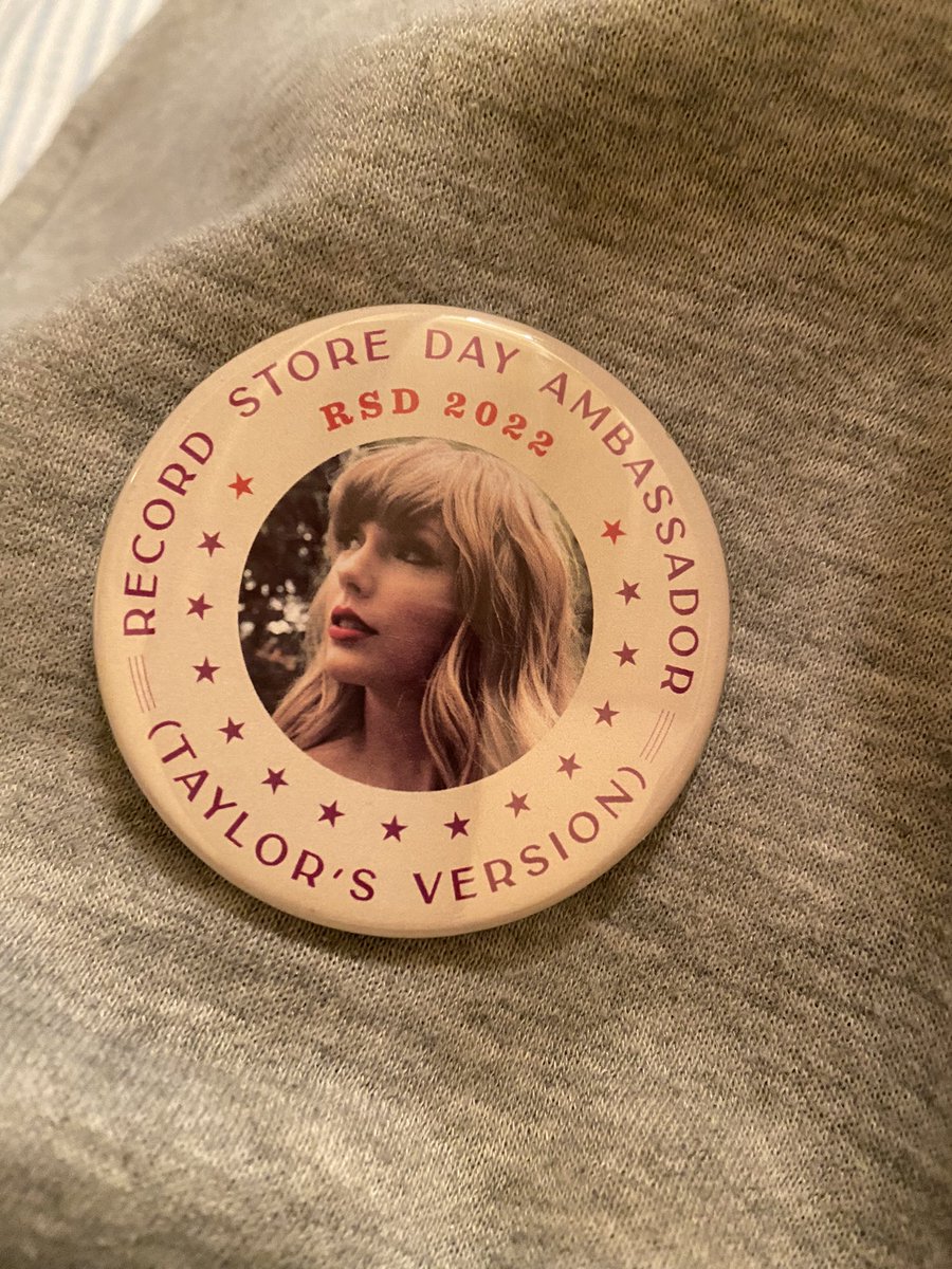 karmaisaqueenn's tweet photo. I have an extra RSD pin! So I want to do a giveaway for it! Please follow me, retweet this and comment your fav Taylor album 💕 I’ll pick a winner May first! https://t.co/eojloo7n3z