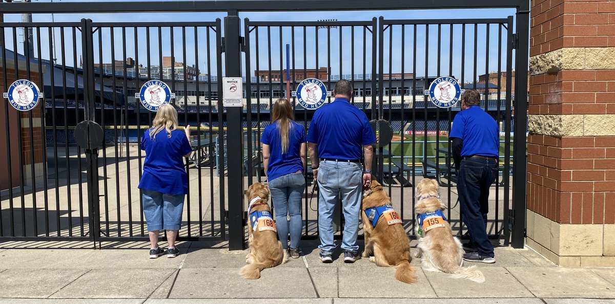 LCCK9Anna's tweet image. Ezra, Claudia, and I joined @K9ComfortDogs around the country for the #runforrespect sponsored by the Life Skills class at Pontiac Twp HS. Met new friends at the @ToledoMuseum, @MudHens field, and a park on the Maumee River. Everyone needs to feel #respected and #included. &amp;lt;3