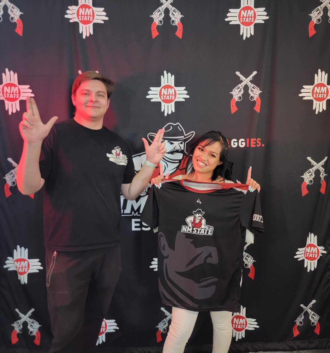 NM State Esports (@nmstateesports) on Twitter photo NEW SIGNING❗️❗️❗️After a hard fought 1v1, Leon has recruited bbyeyez for the 2022 RL Season! Thank you <a href="/UNMEsports/">UNM Esports</a> for making the transfer process so smooth! #LevelNextRLTakis #GoAggies NEW SIGNING❗️❗️❗️After a hard fought 1v1, Leon has recruited bbyeyez for the 2022 RL Season! Thank you <a href="/UNMEsports/">UNM Esports</a> for making the transfer process so smooth! #LevelNextRLTakis #GoAggies