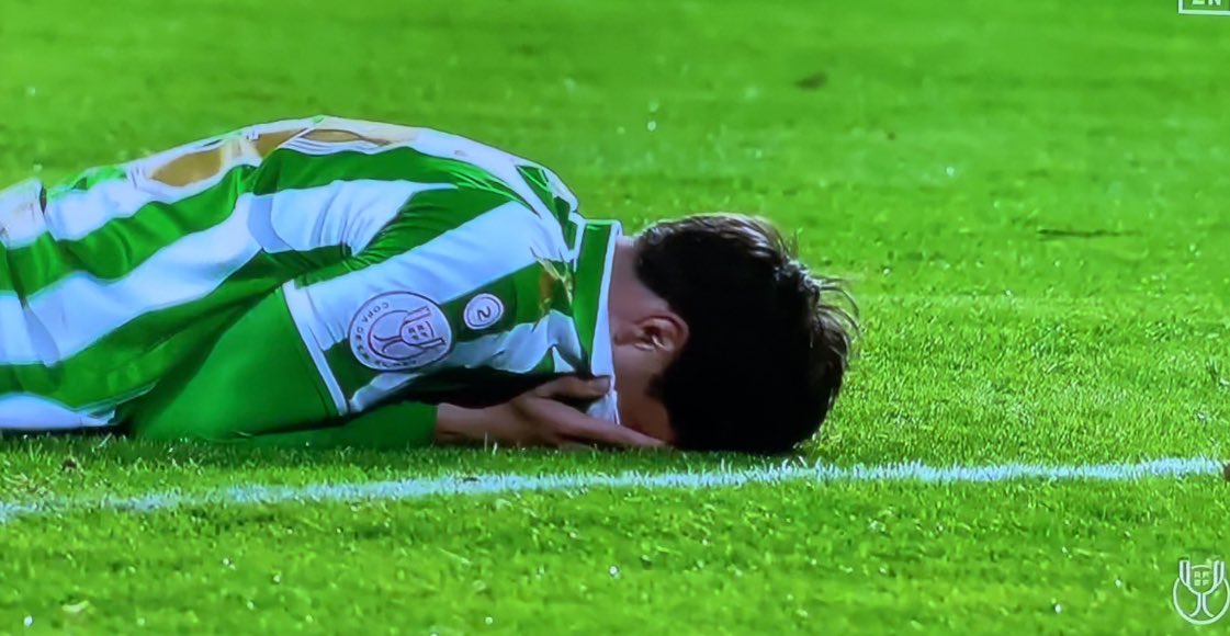 MariaTikas's tweet photo. Juan Miranda, bético desde la cuna, le da la Copa del Rey al Betis. El fútbol es precioso https://t.co/brkF5XrHcT