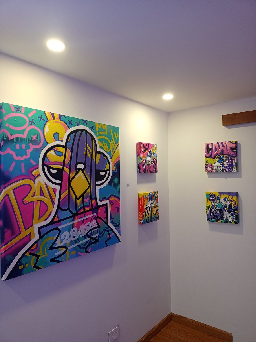 BAD BIRD and FANCY but CALLE collection looking glamorous exhibited at an art gallery in Bogotá.

Check out the #NFTs at:
knownorigin.io/collections/yu…

#Saturday #Art #ArtGallery #Bogota #Arte #Glamorous
