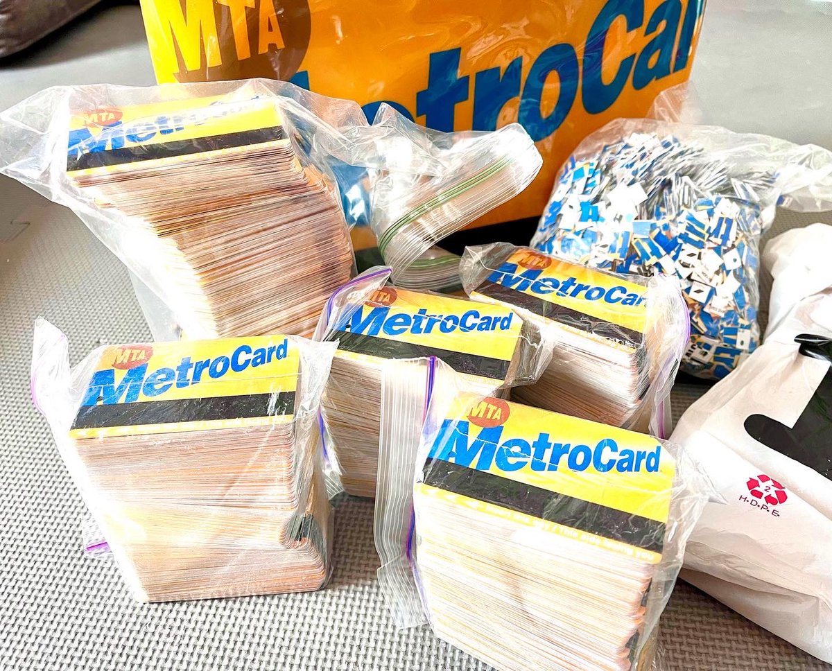 ninaboesch's tweet photo. See you at small claims court @Clutter ! (They just lost 20,000 MetroCards of mine and offered me $500 for the loss. LOL!!! I paid them over $1,000 in storage fees alone!!!) https://t.co/gA62XWYPcA