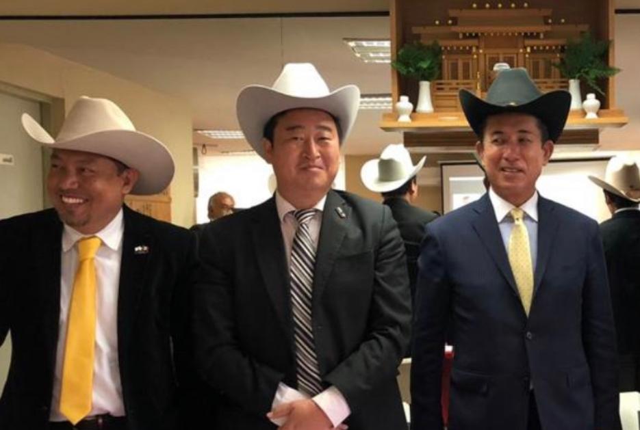 embjpmx's tweet photo. Me reuní con los miembros de la @amexicojapon en #Monterrey, conformada por descendientes de japoneses. Promueven la cultura, tradiciones y el idioma japonés con los ciudadanos mexicanos. Ellos celebraron el 120 aniversario de la llegada de #Nikkei  a esa región año pasado. https://t.co/3IUDuXYEpg