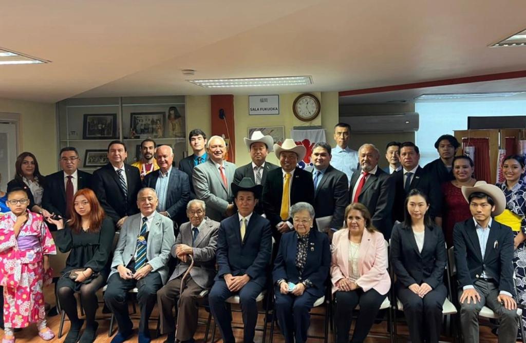 embjpmx's tweet photo. Me reuní con los miembros de la @amexicojapon en #Monterrey, conformada por descendientes de japoneses. Promueven la cultura, tradiciones y el idioma japonés con los ciudadanos mexicanos. Ellos celebraron el 120 aniversario de la llegada de #Nikkei  a esa región año pasado. https://t.co/3IUDuXYEpg