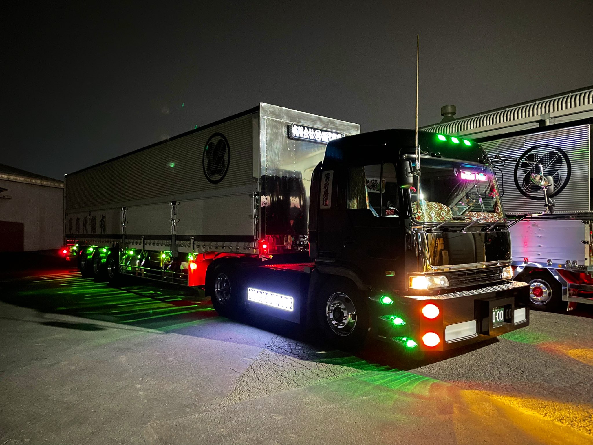 ショップ 大型用舟型バンパーです。