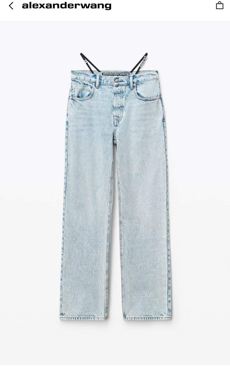 chaey9ungg's tweet photo. entonces no era una tanga sino un accesorio del jean?? y toda oncelandia pensando que medio japón le habia visto la tanga a nayeon jxksj https://t.co/l1RANnjDo3