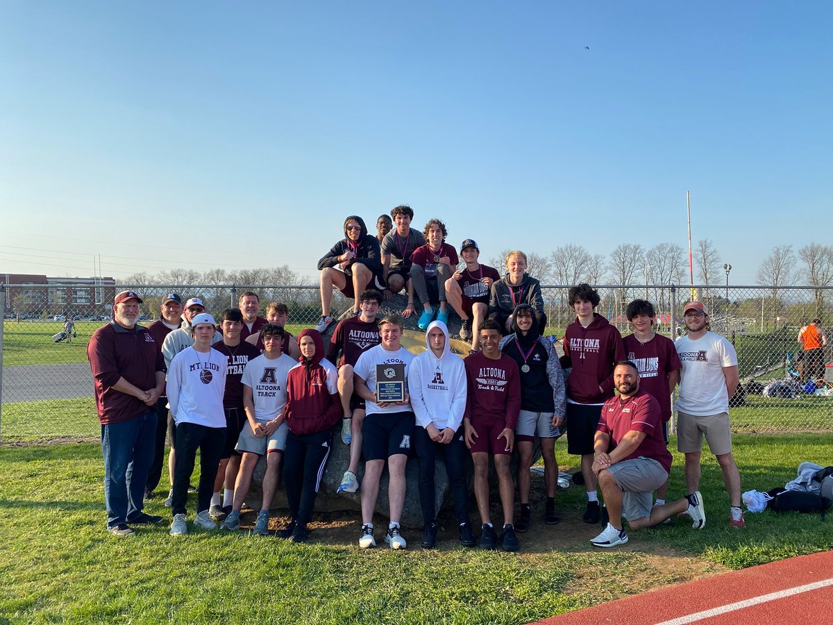 Altoona boys with a big win at the Ship Invite! #altoonaproud  <a href="/AltoonaAthletic/">Altoona Athletics</a> <a href="/CentralPARunner/">CentralPARunner</a> <a href="/AASDSuper/">AASD Superintendent</a> <a href="/BoytimMichael/">Michael Boytim</a>