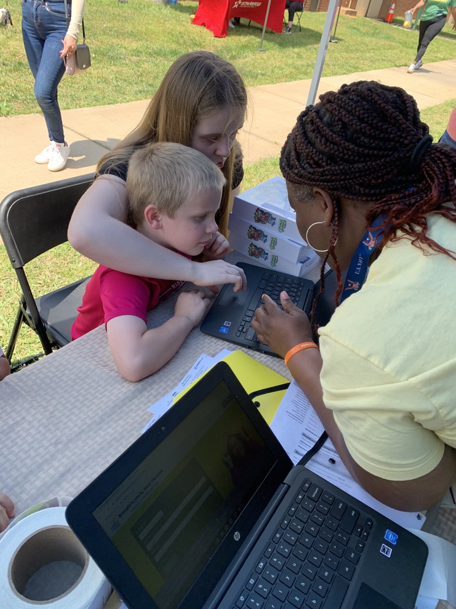 BCDICarolinas's tweet photo. We had a great time showing families at @NinerElementary how to get an individualized reading plan for their children. After getting a #readingcheckup the kiddos were introduced to the #FeelingFriends with @NBCDI @BAESystems! #TogetherWeWill! @ReadCLT @LOindividualize https://t.co/jFjMe3zIqB