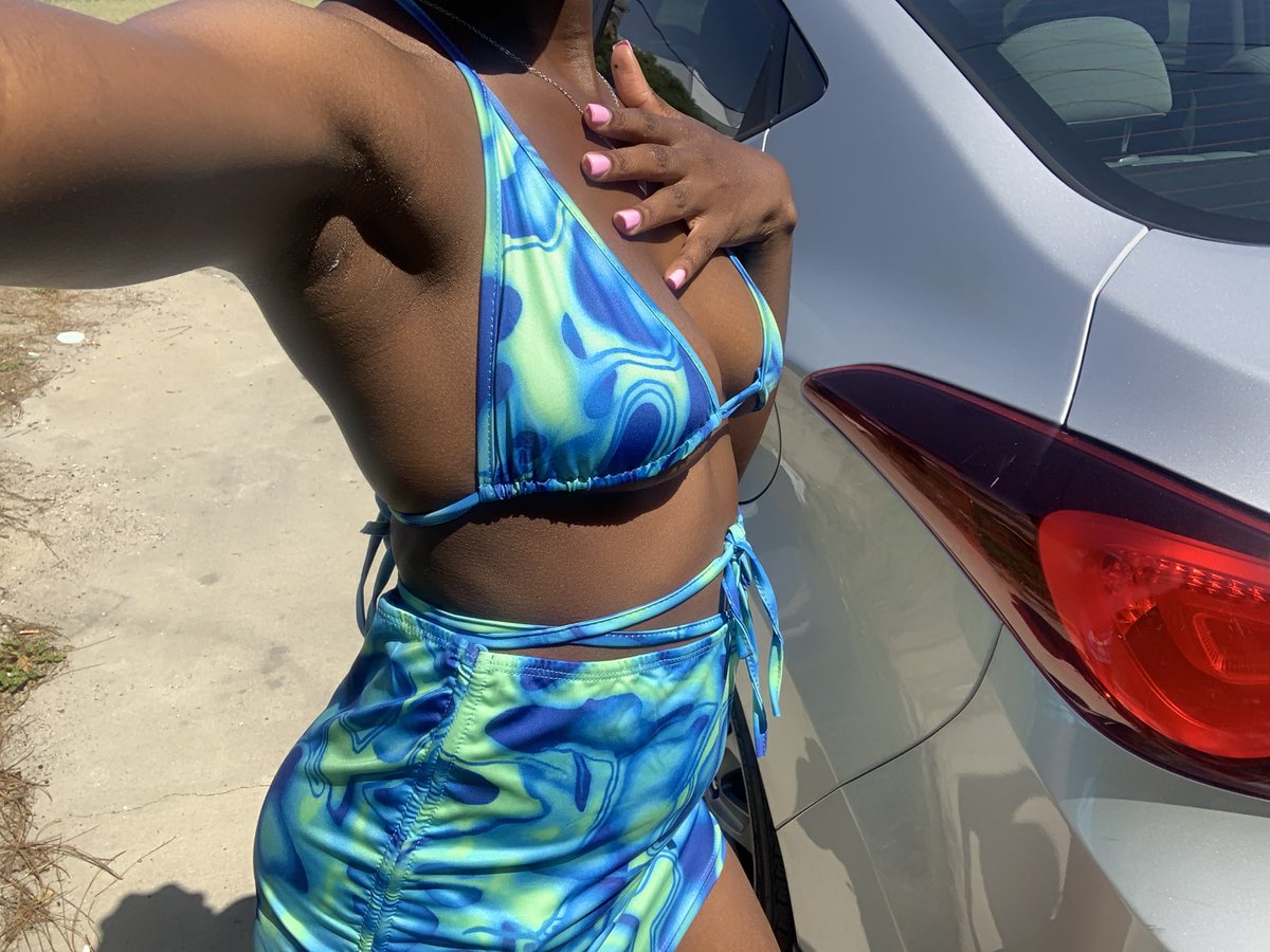 Jarria10's tweet photo. Pretty Girl, Dark Skin 🌴 @ad0t__  on the set #Slimcity 💙 https://t.co/TFyDirARPj