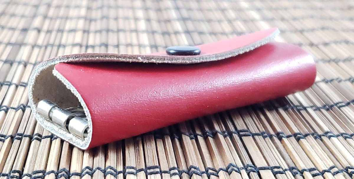 atticesoterica's tweet photo. Vintage Unsigned Leather Red Key Case/Key Keeper, Space For Two, Snap Closure, Giveaway From Grand Union Federal Savings, #vintagekeyholder https://t.co/UhBoVZdAmD #AtticEsoterica #Vintage #Antiques #Collectibles #Etsy #Curios #BestOffer #SpaceForTwo https://t.co/gHNztiYYy7