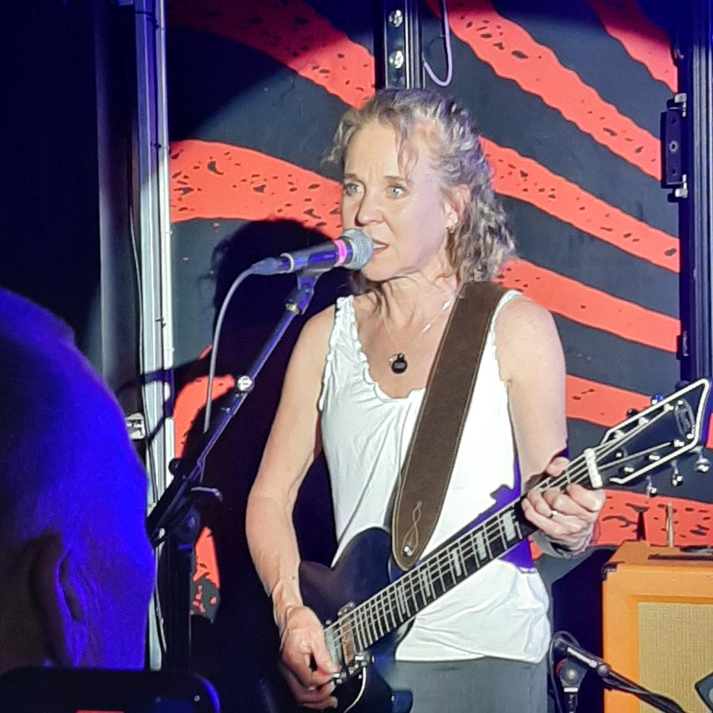 PhilRathbone01's tweet photo. Thank you @kristinhersh  for playing  Liverpool ❤ https://t.co/crCnQ1j2sP