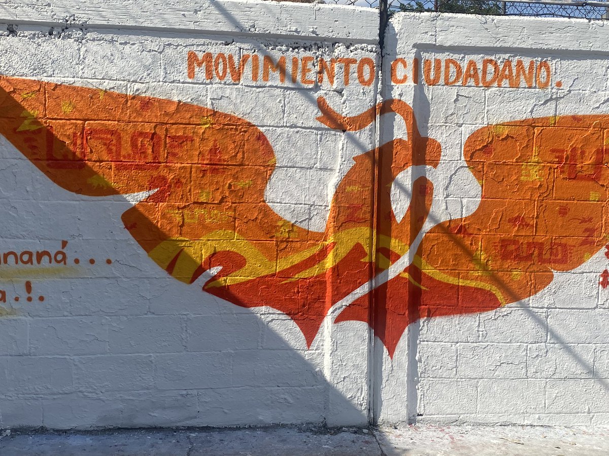 alexblasn's tweet photo. Padrisima nuestra pinta de barda de Movimiento Ciudadano con detalles representativos de nuestro Coacalco como la feria del atole, la parroquia de San Francisco y diversa fauna y flora, todo el apoyo a nuestro senador @JuanZepeda_  

#CoacalcoEsNaranja
#EdoMexNaranja https://t.co/o9ZeqJfXWH