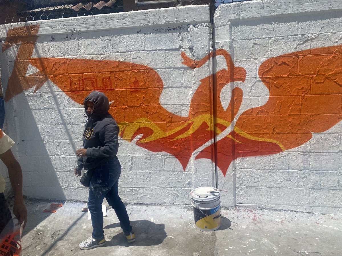 alexblasn's tweet photo. Padrisima nuestra pinta de barda de Movimiento Ciudadano con detalles representativos de nuestro Coacalco como la feria del atole, la parroquia de San Francisco y diversa fauna y flora, todo el apoyo a nuestro senador @JuanZepeda_  

#CoacalcoEsNaranja
#EdoMexNaranja https://t.co/o9ZeqJfXWH