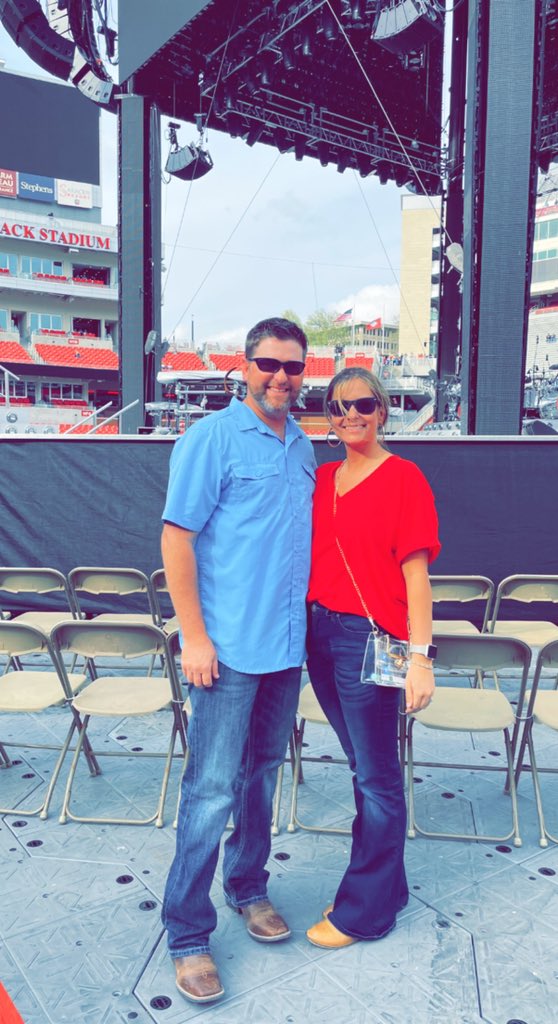 tweetb10's tweet photo. #GARTHinFAYETTEVILLE https://t.co/q9UQFkeuJj