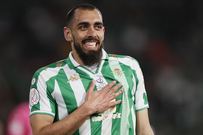 Lvallejocolom's tweet photo. Borja Iglesias estaba con 24 años jugando en 2ªB y con 25 años en Segunda. Menos de un lustro después se proclama campeón de la Copa del Rey, máximo goleador y MVP de la Final. 

Cada jugador tiene sus tiempos. Todo camino es bueno. https://t.co/plEg6lDZBZ