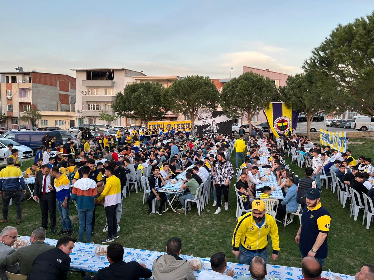 Geleneksel olarak düzenlenen Ege Bölgesi Genç Fenerbahçeliler iftar yemeğini bu sene Manisa temsilciliği ev sahipliğinde yaptık.

#GençFenerbahçeliler