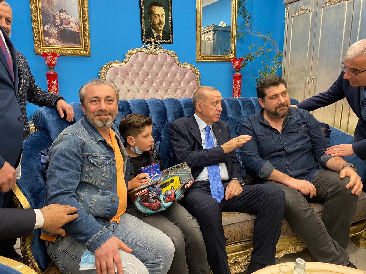 MicikMurat's tweet photo. Sayın cumhurbaşkanım bizleri ziyaret ederek cay sohbetimizi yaptık teşekkür ederiz başkanım. https://t.co/X4UqnagPkI