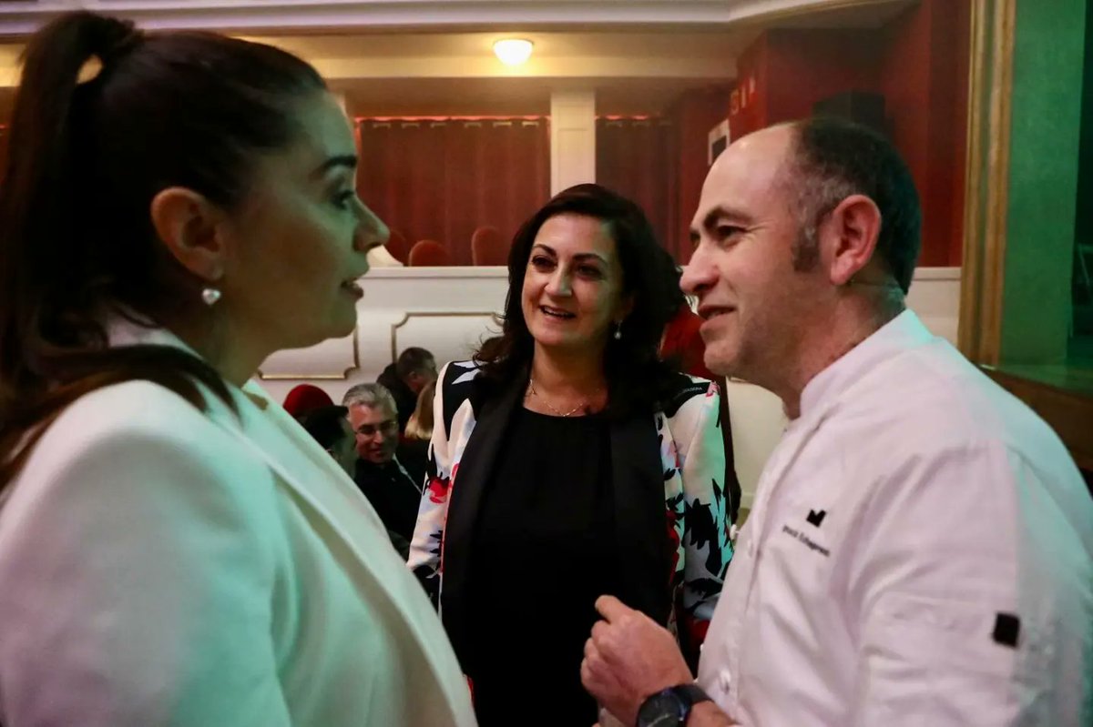 aytocalahorra's tweet photo. Hoy se han inaugurado las XXVI Jornadas Gastronómicas de la Verdura de #Calahorra, con la presentación y showcooking en directo de @NachoEchapresto

@visitacalahorra
#jornadasverduracalahorra https://t.co/G0tB1Kb93f