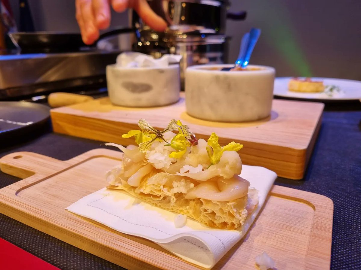 aytocalahorra's tweet photo. Hoy se han inaugurado las XXVI Jornadas Gastronómicas de la Verdura de #Calahorra, con la presentación y showcooking en directo de @NachoEchapresto

@visitacalahorra
#jornadasverduracalahorra https://t.co/G0tB1Kb93f
