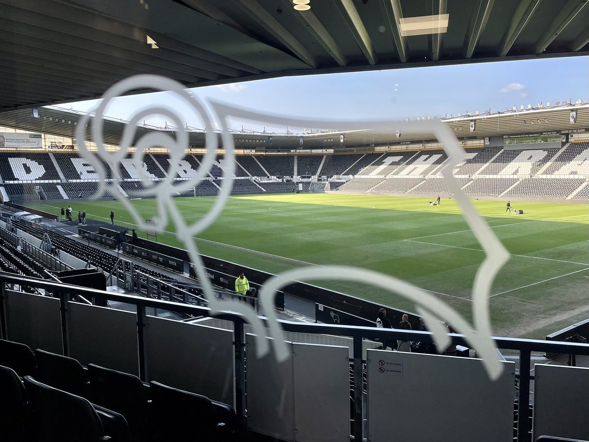 LondonRam's tweet photo. Big thank you to Lynn, @DCFCSC, for all her work organising tonight’s Supporters Club Awards Night. Marvellous evening. The @capitalrams attendees thoroughly enjoyed it. https://t.co/4ve9iDATkC