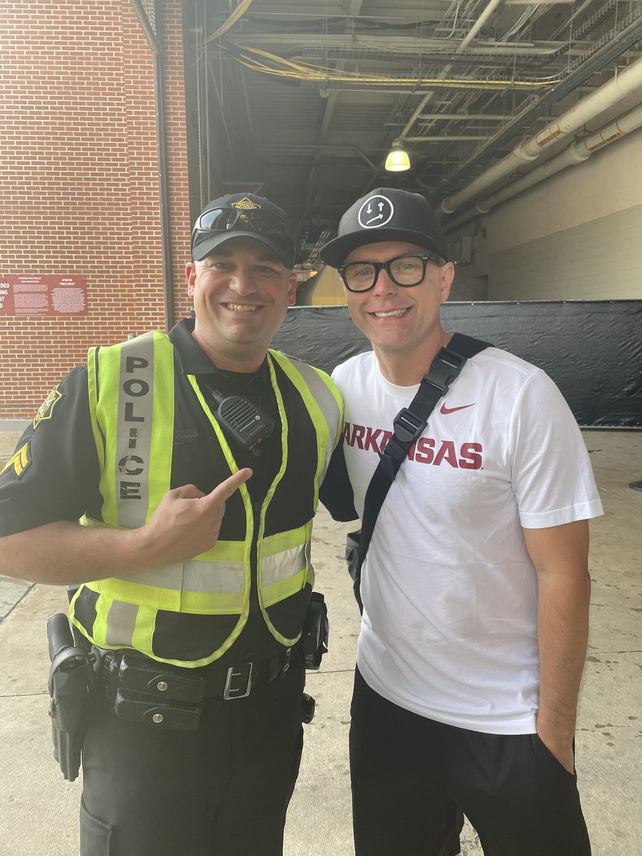 Phil_Lawrence18's tweet photo. Thanks fo stopping by and taking a couple photos @bobbybones and @ProducerEddie! #RagingIdiots #GarthInFayetteville https://t.co/xPKQ03oQgT