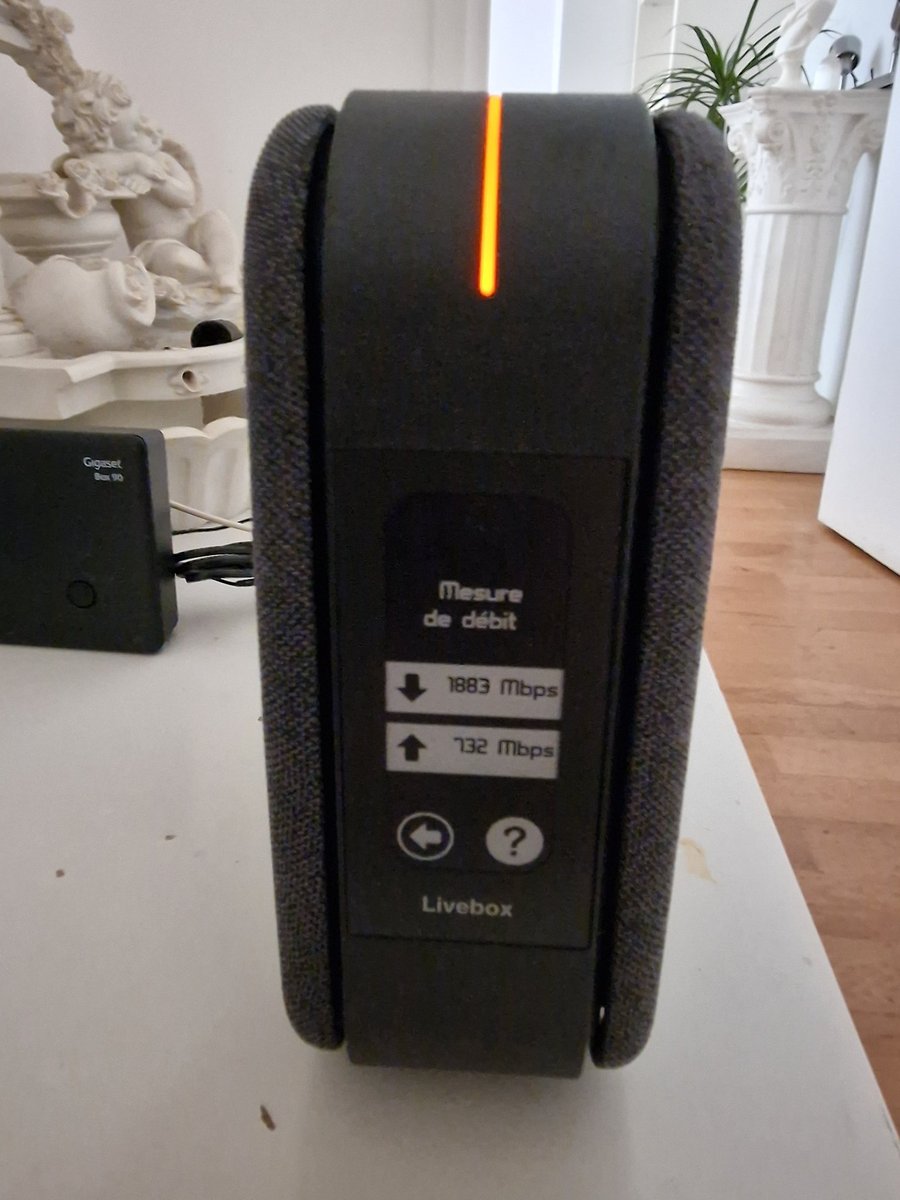 lachape_one's tweet photo. Mon choix sera la Livebox 6 : c’est la meilleure box ! Aucune autre n’est à son niveau , son design , son Wifi 6E : tout me pousse vers elle…en fait je crois que je l’aime https://t.co/5k7KUSPr4L