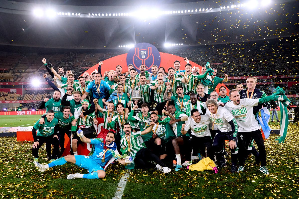 rfef's tweet photo. 🏆 1976-1977.
🏆 2004-2005.

🏆 2021-2022.

¡¡EL 𝗥𝗘𝗔𝗟 𝗕𝗘𝗧𝗜𝗦 𝗕𝗔𝗟𝗢𝗠𝗣𝗜𝗘́ LEVANTA AL CIELO DE SEVILLA SU 𝗧𝗘𝗥𝗖𝗘𝗥𝗔 𝗖𝗢𝗣𝗔 𝗗𝗘𝗟 𝗥𝗘𝗬!!

#CopaDelRey | #CelebrarEsGanar | #LaCopaMola https://t.co/NzFh2fNWIs
