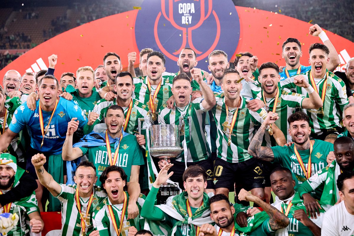 rfef's tweet photo. 🏆 1976-1977.
🏆 2004-2005.

🏆 2021-2022.

¡¡EL 𝗥𝗘𝗔𝗟 𝗕𝗘𝗧𝗜𝗦 𝗕𝗔𝗟𝗢𝗠𝗣𝗜𝗘́ LEVANTA AL CIELO DE SEVILLA SU 𝗧𝗘𝗥𝗖𝗘𝗥𝗔 𝗖𝗢𝗣𝗔 𝗗𝗘𝗟 𝗥𝗘𝗬!!

#CopaDelRey | #CelebrarEsGanar | #LaCopaMola https://t.co/NzFh2fNWIs