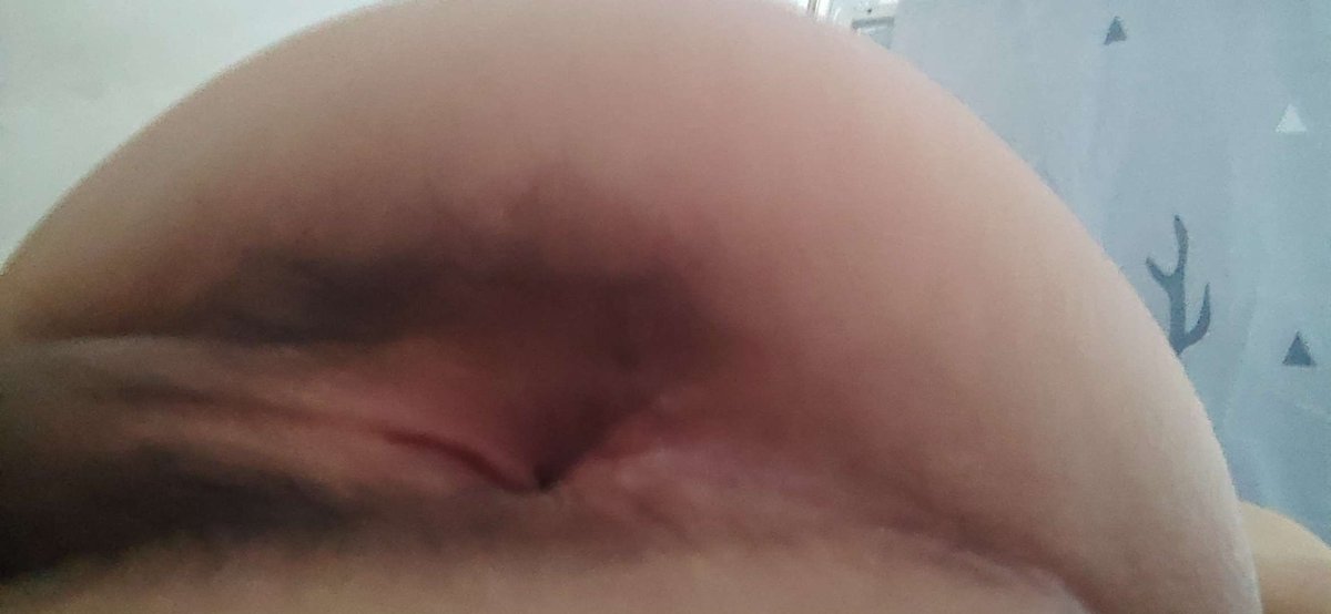 jiangfu19's tweet photo. 自己拍骚屄真难受，有没有哪个爸爸帮我，随便爆操我的骚屄，太痒了 https://t.co/sRZpFJrnCo