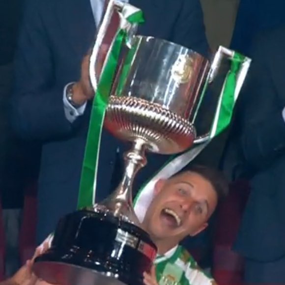 Doumbia_FUT's tweet photo. Año 2005, un joven Joaquin y su Betis se proclama campeón de la Copa del Rey 

Año 2005, un joven Alonso y su Renault se proclama campeón del mundo

Año 2022 un veterano Joaquin y su Betis se proclama campeón de la Copa del Rey 

¿Hacéis la regla de 3 vosotros u os lo digo yo? https://t.co/pC1wXPBNXU