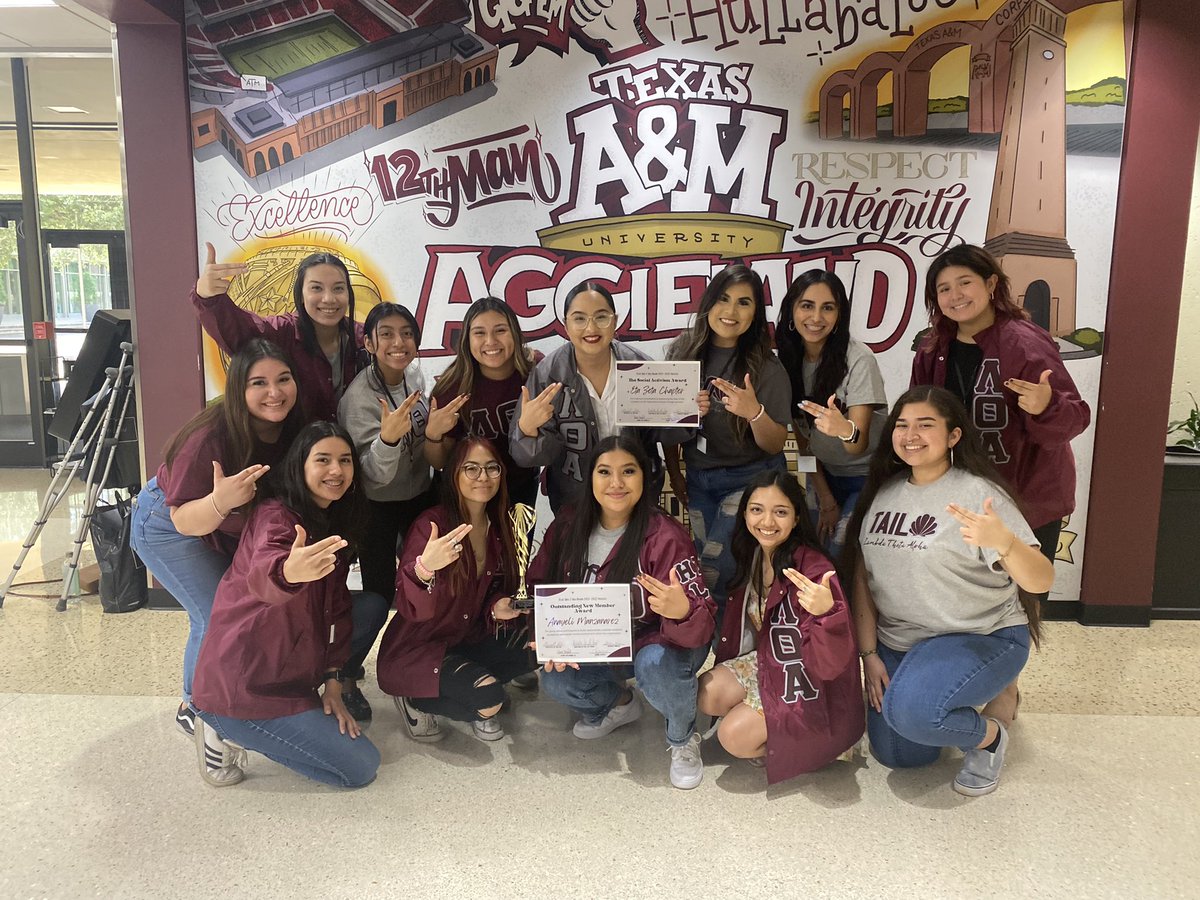 lta_etazeta's tweet photo. Lumberjacks🪓 took over Aggieland at the TX Area 2 Conference!! We are proud to announce that our Chapter won the following awards!
🐚Stroll Competition(1st place)
🌴Social Activism Award
🌙Outstanding New Member(Anayelli Manzanares) 

Thank you TXA2 and Beta Eta for having us❤️! https://t.co/VEOjrSAXZn