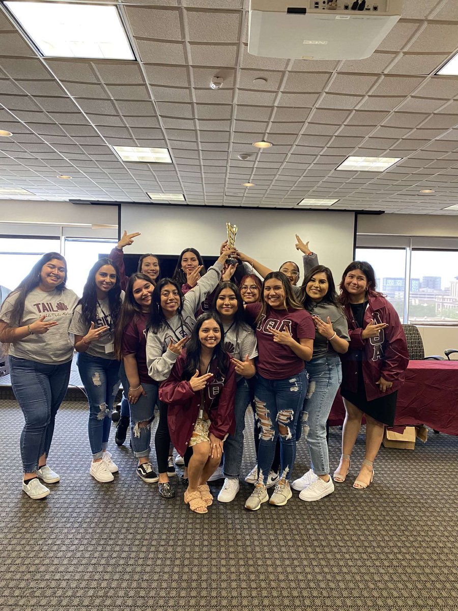 lta_etazeta's tweet photo. Lumberjacks🪓 took over Aggieland at the TX Area 2 Conference!! We are proud to announce that our Chapter won the following awards!
🐚Stroll Competition(1st place)
🌴Social Activism Award
🌙Outstanding New Member(Anayelli Manzanares) 

Thank you TXA2 and Beta Eta for having us❤️! https://t.co/VEOjrSAXZn