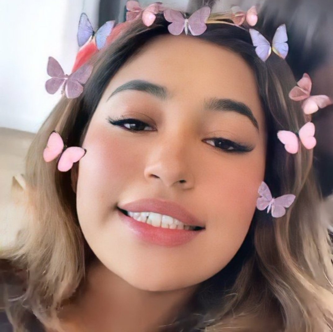jimenacore's tweet photo. 🍃, ¡Tías tienen un nuevo mensaje!
@sweetyeiyei @kimxyeiyei @nothingpaola @sofiaaxjj
De: @jimexplay 
Nuestra amistad tuvo un inicio inesperado pero que feliz estoy de tenerlas. ♡ https://t.co/x36Dycsbzj