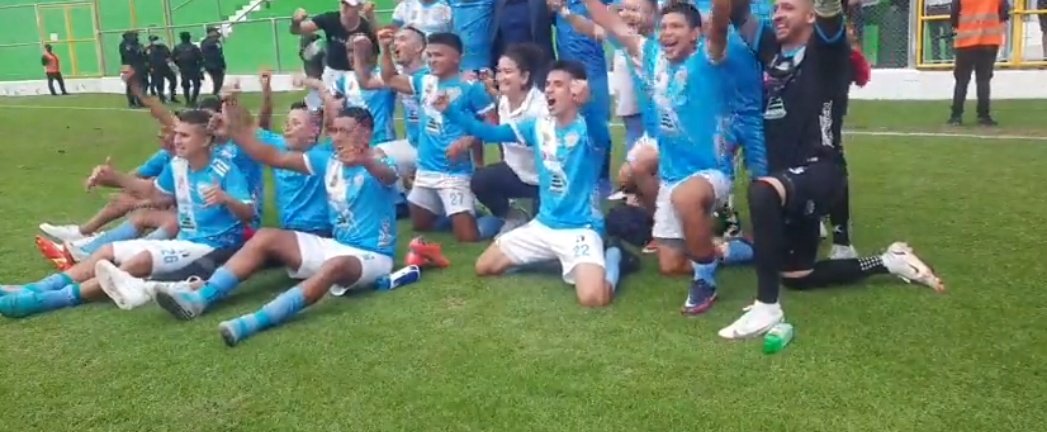 locosfut's tweet photo. Sanarate 2
Siquinala 1
Sanarate se queda en primera división y Siquinala a segunda.
#LF ⚽ https://t.co/kdTk82PfUO