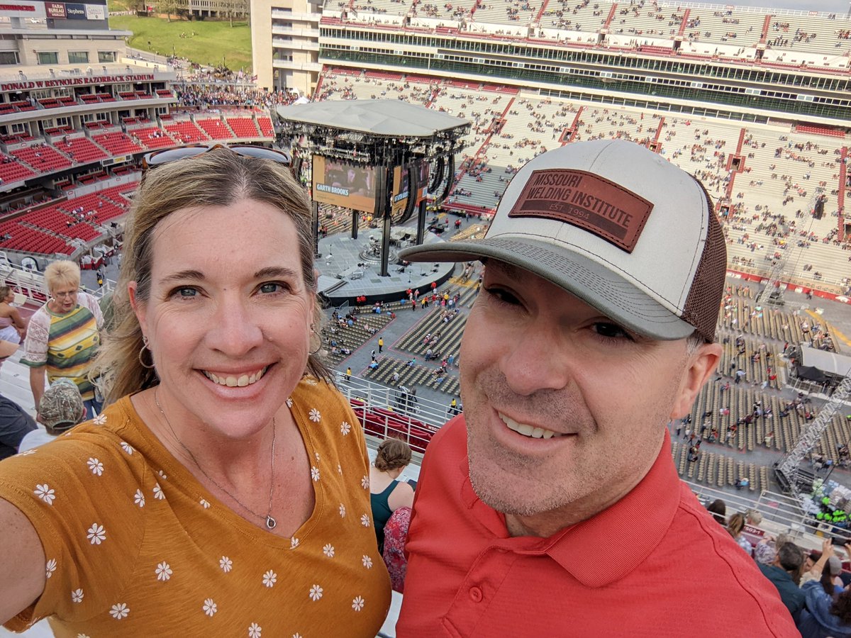 SadlerJsadler's tweet photo. Razorbacks stadium🐗 #GARTHinFayetteville https://t.co/1fhWPSa6FZ