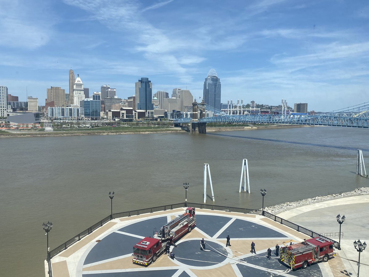 Eck46Jeff's tweet photo. #covingtonfire #trucktraining Covington Truck one and some pumpers putting in work. View from our hotel room before a Reds game https://t.co/VKe1DMuz6y