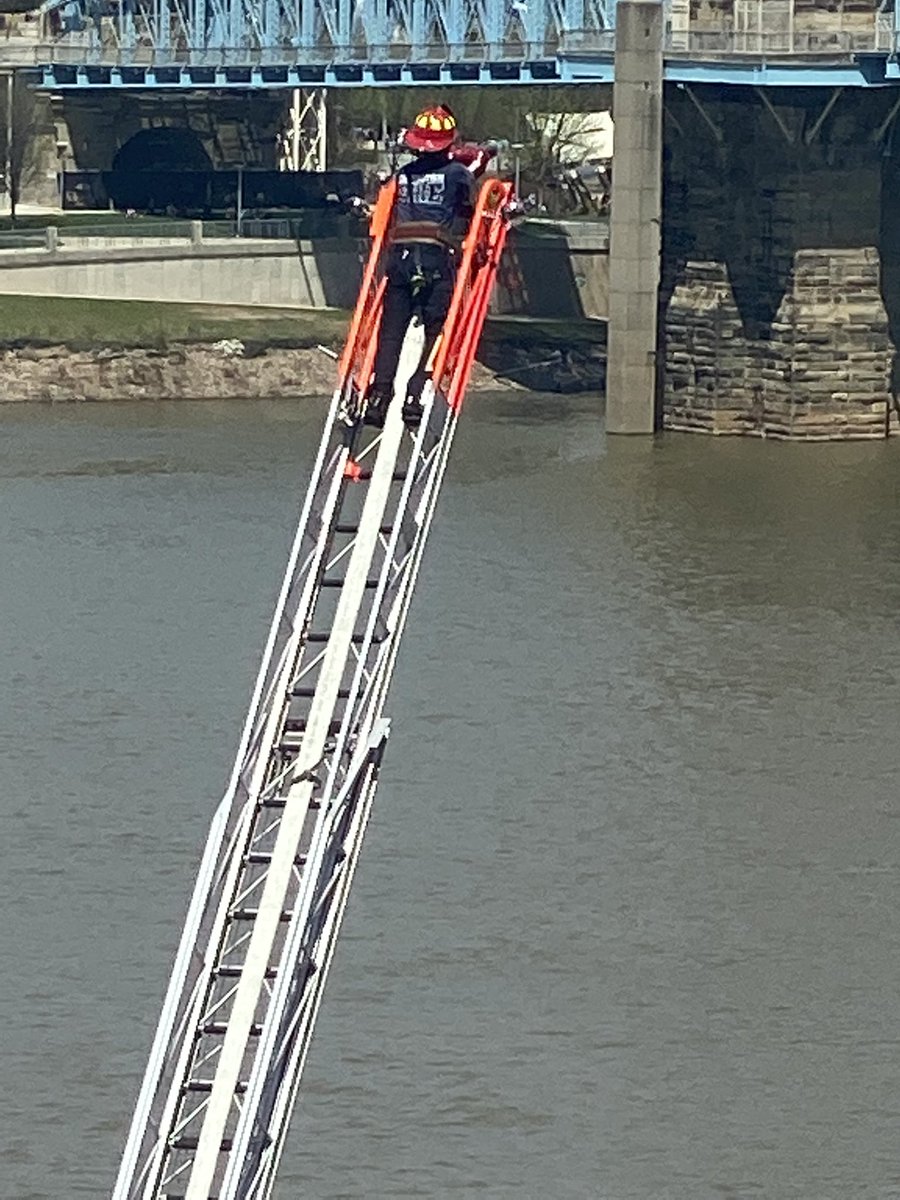 Eck46Jeff's tweet photo. #covingtonfire #trucktraining Covington Truck one and some pumpers putting in work. View from our hotel room before a Reds game https://t.co/VKe1DMuz6y