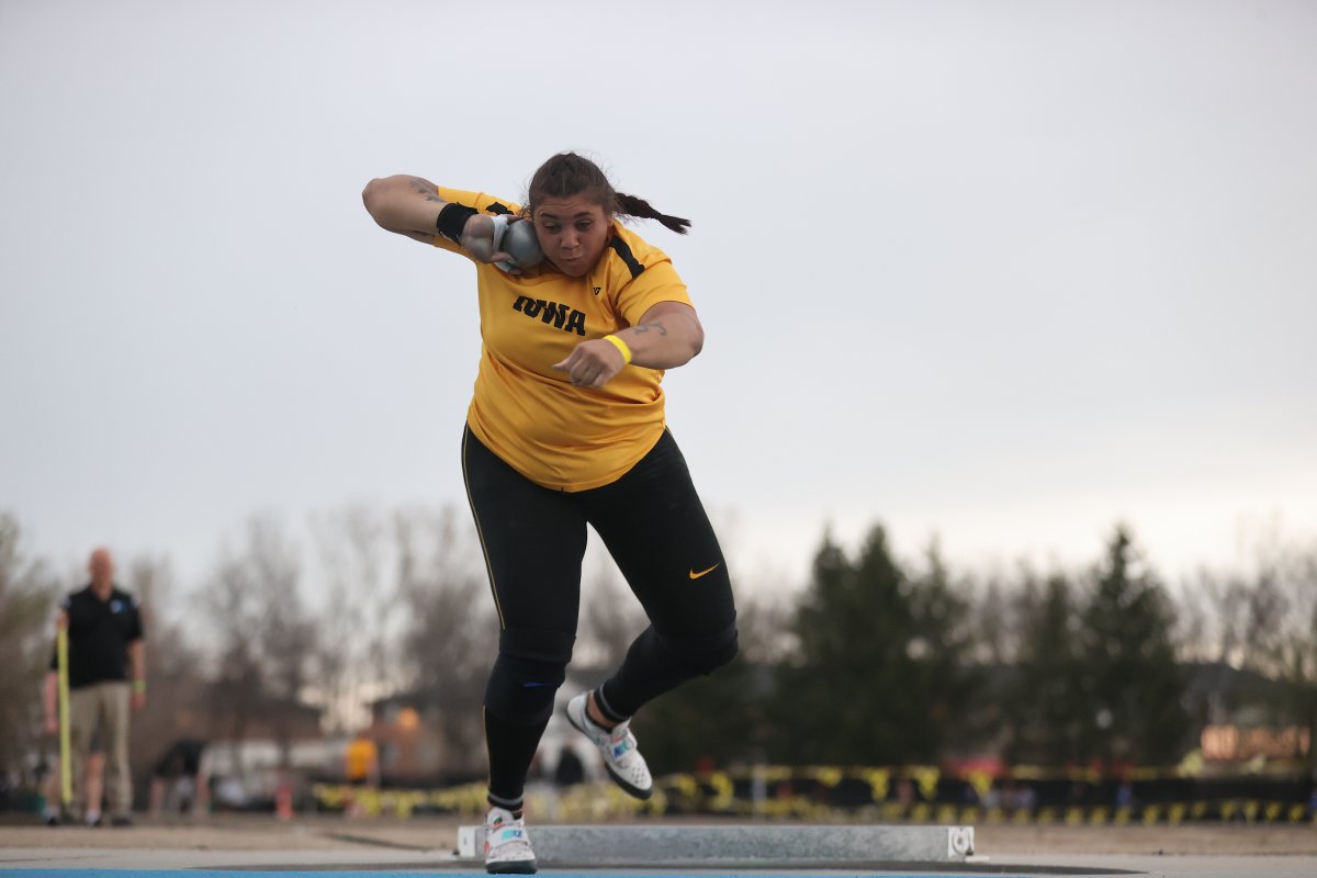 IowaXC_TF's tweet photo. W SP | Kat Moody wins the shot! 💪 Four Hawks in the top-10!

🥇 Moody - 15.64m / 51'3.75"
4. Nicole Berry - 15.10m / 49'6.5"
7. Jamie Kofron - 15.05m / 49'4.5"
9. Ianna Roach - 14.70m / 48'2.75", PR

#Hawkeyes x #FightForIowa https://t.co/X1L0vDVJbs