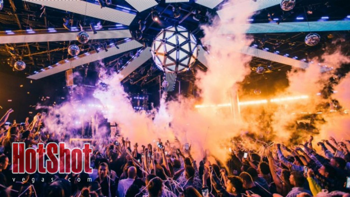 HotShotVegascom's tweet photo. Bring out the bottles! Let us plan your next Vegas trip! Contact us with all inquiries today! https://t.co/ZyzvIDI4R0