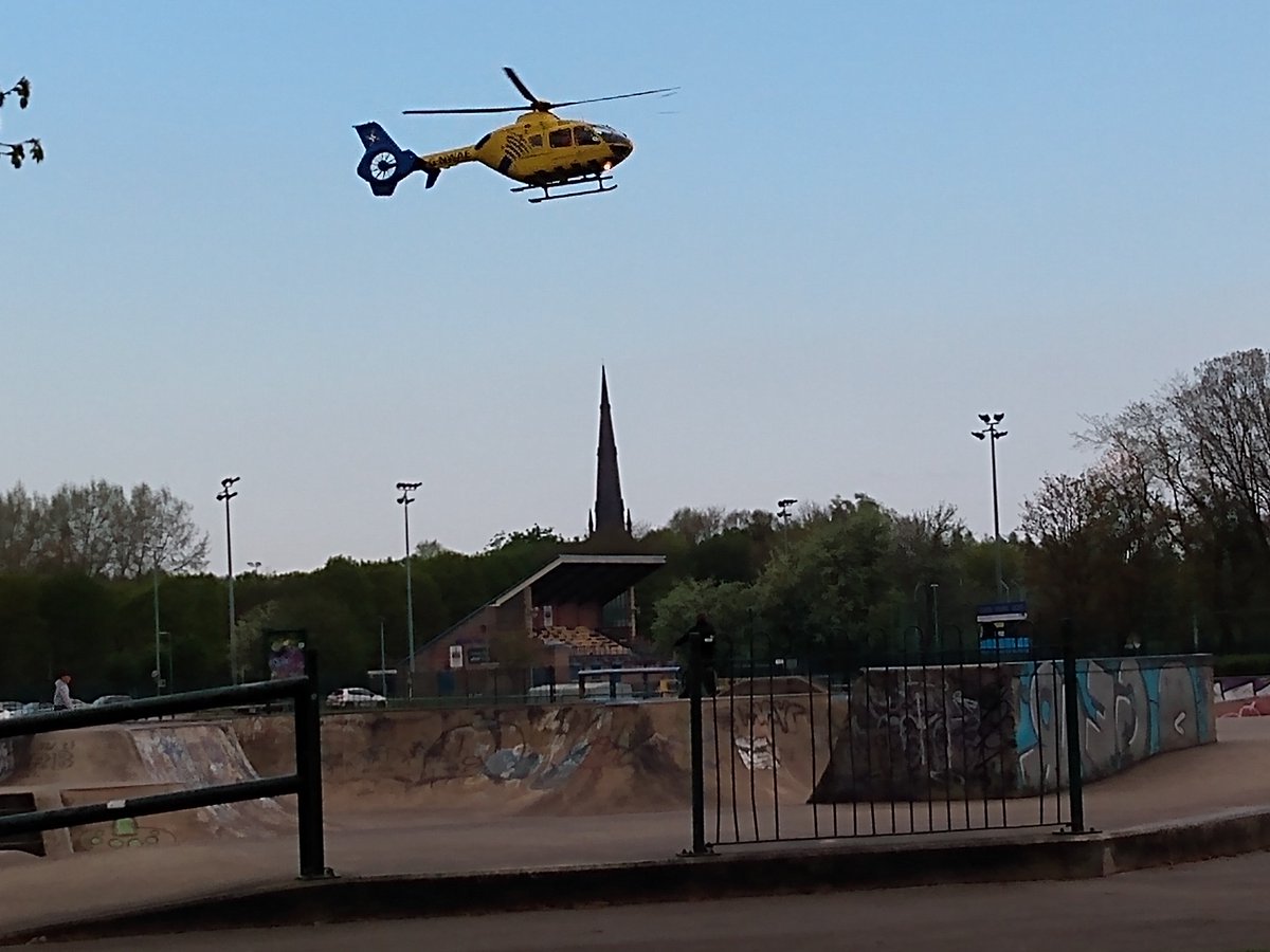 settlegfs's tweet image. Gt #rockgod show tonite with #randomguy @RadioWarrington with fave @ledzeppelin track stairway. Tank for @waparkrun marshal shout out by @GarySkent &amp;amp; Mayor's corner where we had a visit from the @airambulancekss today. Nearly used my IOM TT marshal training for helicopters
