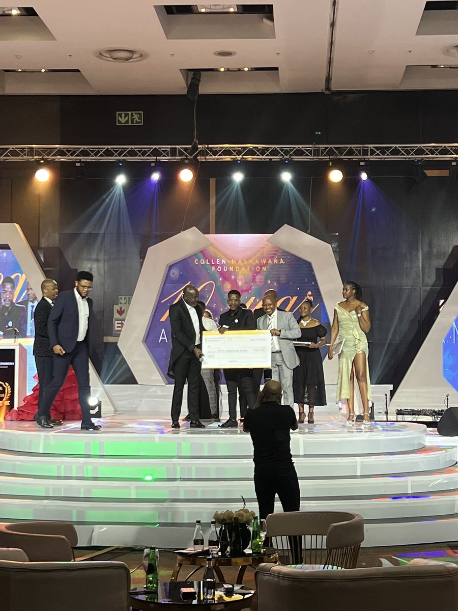 CollenMashFound's tweet photo. Award Recognition to the best community builder .
#cmf10
#awardrecognition
#collenmashawanafoundation https://t.co/BaRBC8gWW3