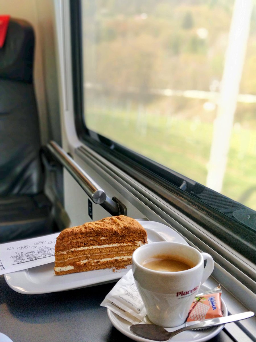 LinesNtrainS's tweet photo. @_DiningCar @ceskedrahy_ @agnes_zauner @jojo_en_riant @kurswagen 'Vindobona' is such a great experience! Railjet swank with @_DiningCar with cesky food! I recently enjoyed the honey cake with some coffee between Brno and Graz :) https://t.co/V2aOyEkwTf