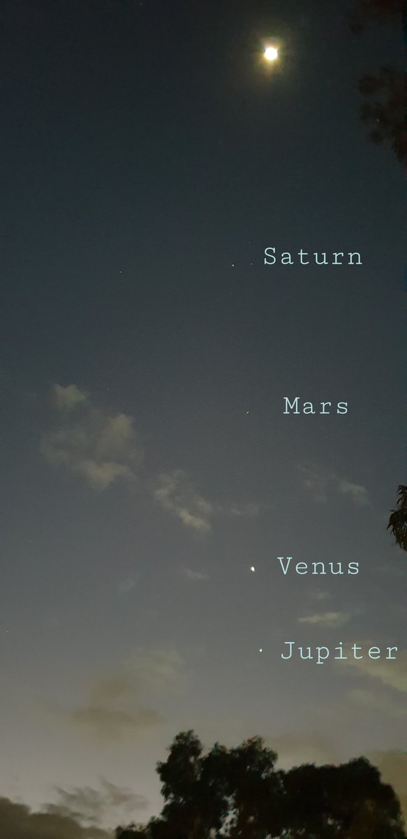 CherScheff's tweet photo. April 2022 had its skies mapped out with the Moon and four planets with Jupiter and four Moons in second pic. 

#Sydneyskies 
#StormHour #MoonHour 
#Aprilsky #MoonJupiterVenusMarsSaturn https://t.co/6fHkHDNTS6