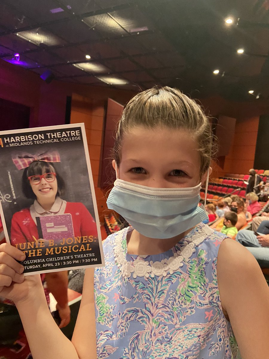 Margietlee's tweet photo. So ready to see Junie B!!!#familyofreaders https://t.co/Hq4dWEaHe2